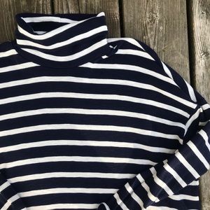 American Eagle Turtleneck